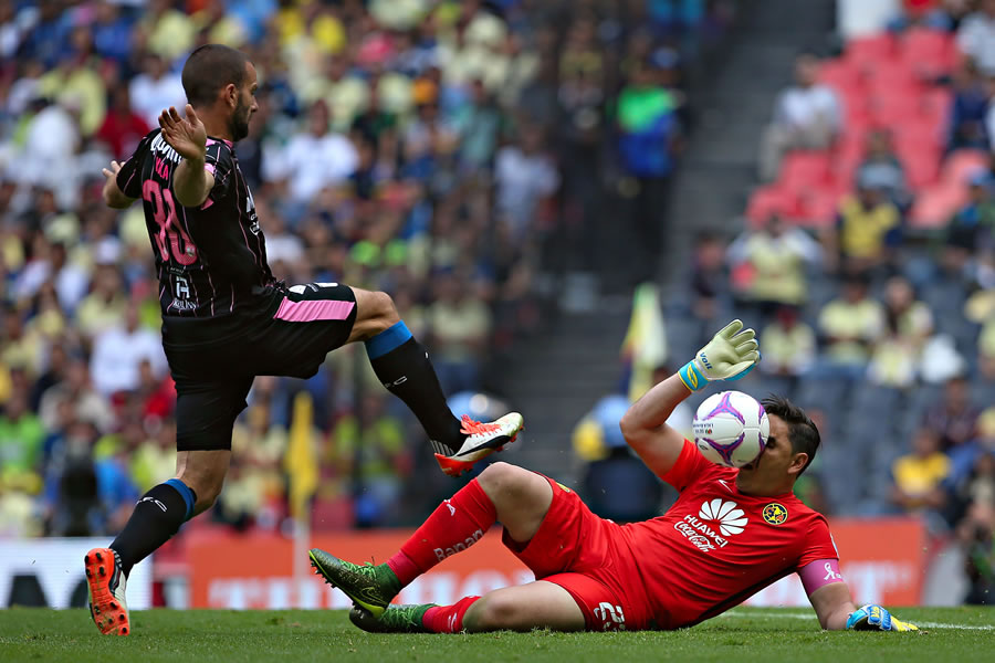 Emanuel Villa y Moisés Muñoz 'discutieron' en Twitter. (Foto: Imago7)