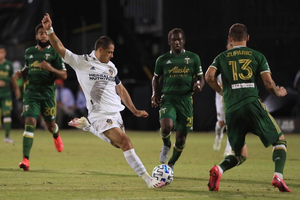Chicharito Hernández anotó su primer con con La Galaxy. (Foto: AFP)