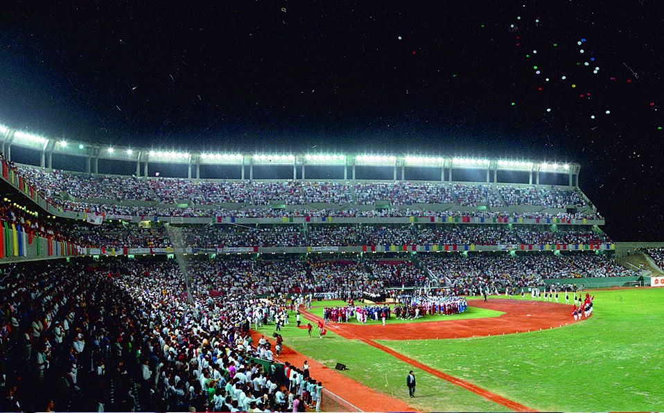 13/Julio/1990: la inauguración del Palacio Sultán