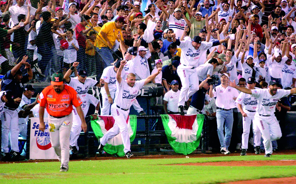 Los 3 títulos de los Sultanes en el Estadio Monterrey