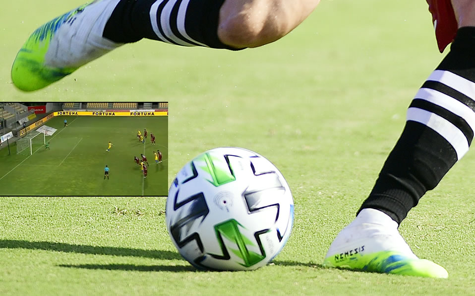 El partido del Petrolul y Rapid Bucarest fue en la Segunda División rumana. (AFP | Captura pantalla, video TW @VarskySports)