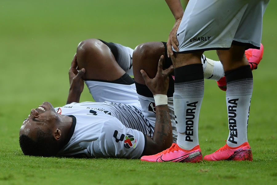 Renato Ibarra salió de cambio ante Tigres tras la lesión. (Foto: Mexsport)