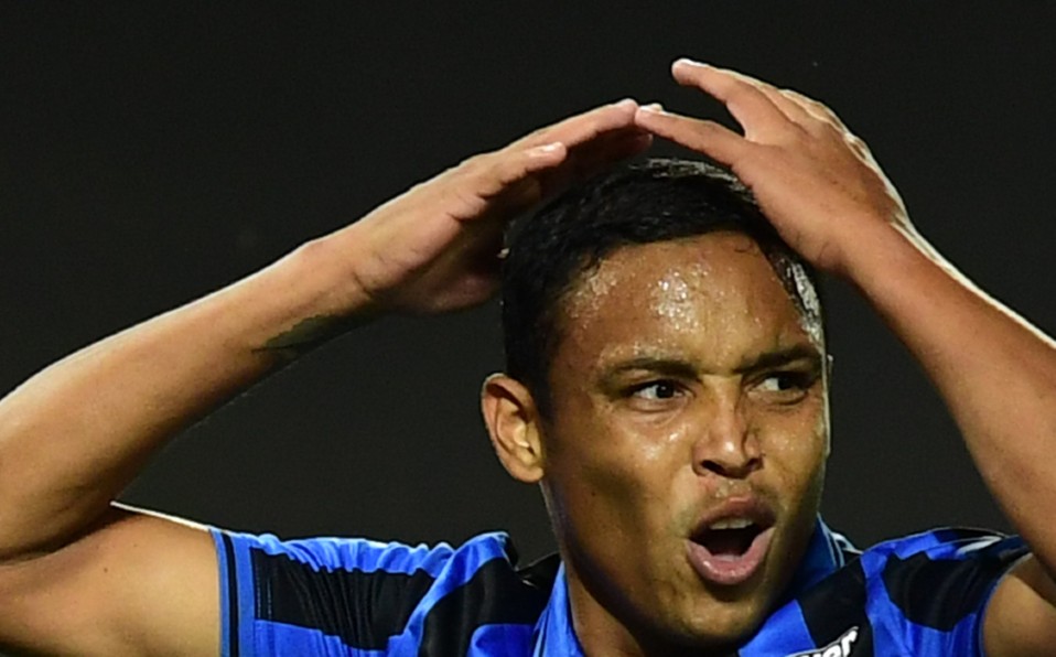 Luis Muriel fue atendido en el hospital por el accidente doméstico donde se golpeó la cabeza. Foto: AFP