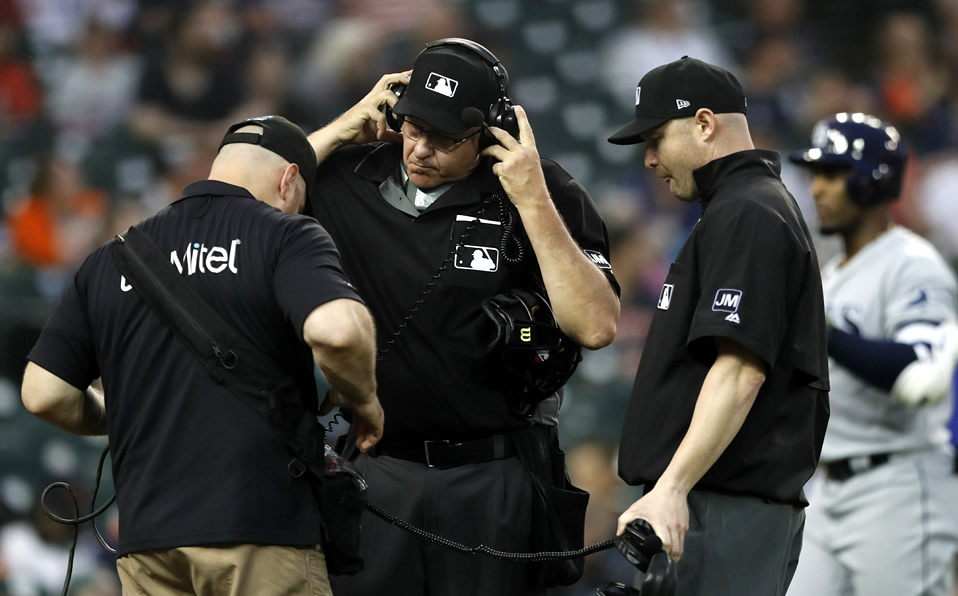 Un total de 90 umpires trabajan en la liga. (Foto: AP)