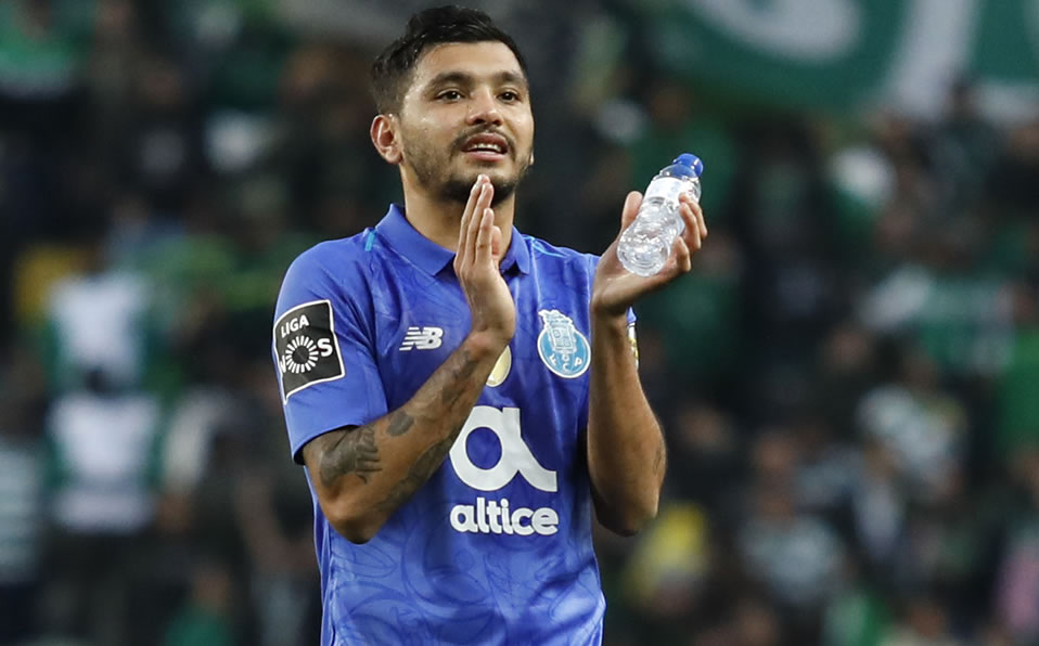Tecatito Corona: El segundo mexicano con dos Ligas en Portugal, la primera en 2018 y ahora la del 2020.