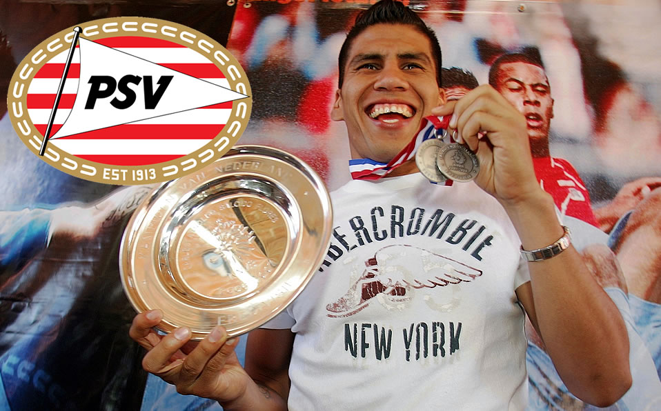 Carlos Salcido: El primer mexicano que ganó la Eredivisie de Holanda en el 2007 y repitió en 2008.