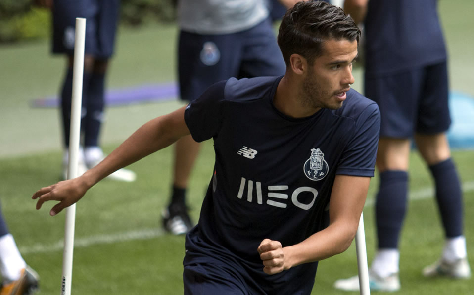 Diego Reyes: En el 2017-2018, el surgido del América logró su única liga internacional con el FC Porto.
