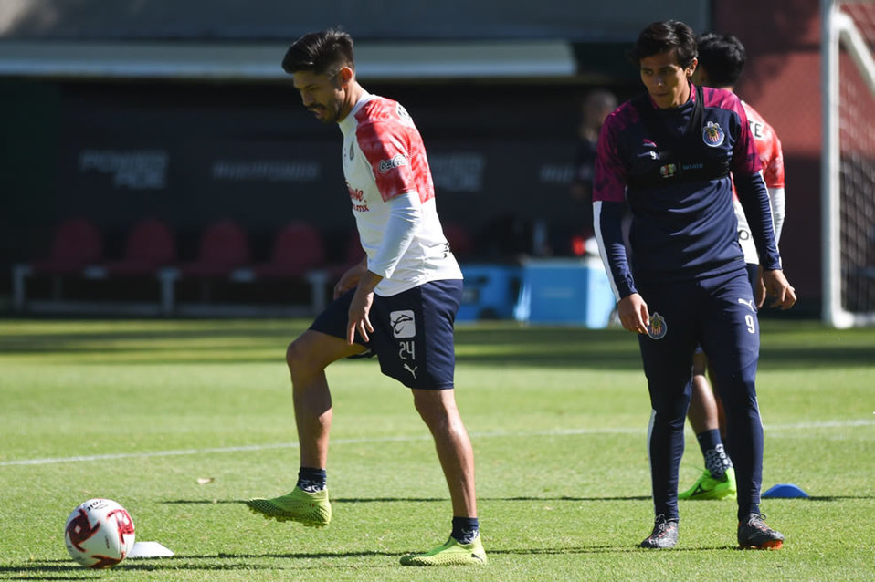 Oribe Peralta se ha convertido en un mentor de JJ Macías. (Foto: Imago7)