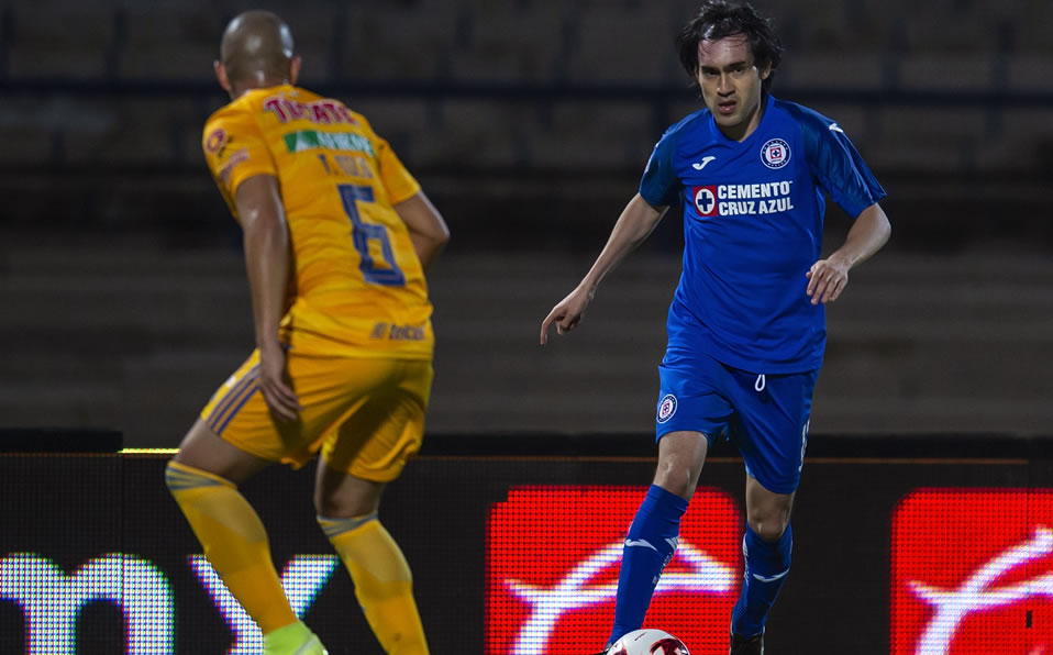 El Shaggy Martínez entró en el segundo tiempo del Cruz Azul-Tigres en CU. (Mexsport)