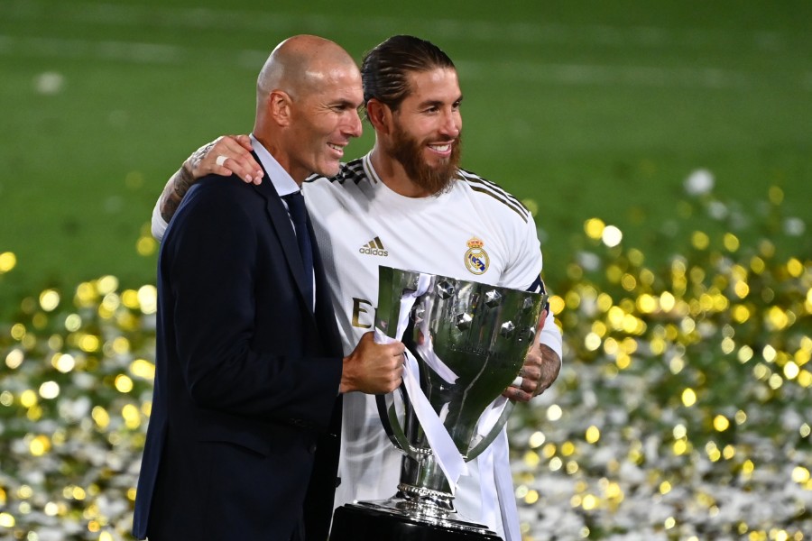Ramos festejó junto a Zidane el campeonato conseguido. FOTO: AFP.