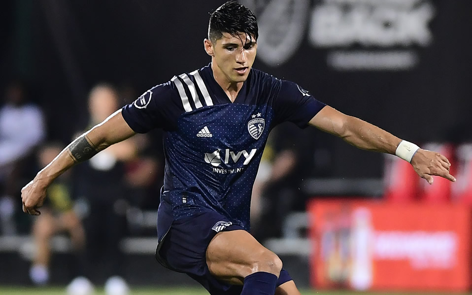 Alan Pulido marcó gol en el juego entre Colorado y Sporting Kansas City (FOTO: AFP)