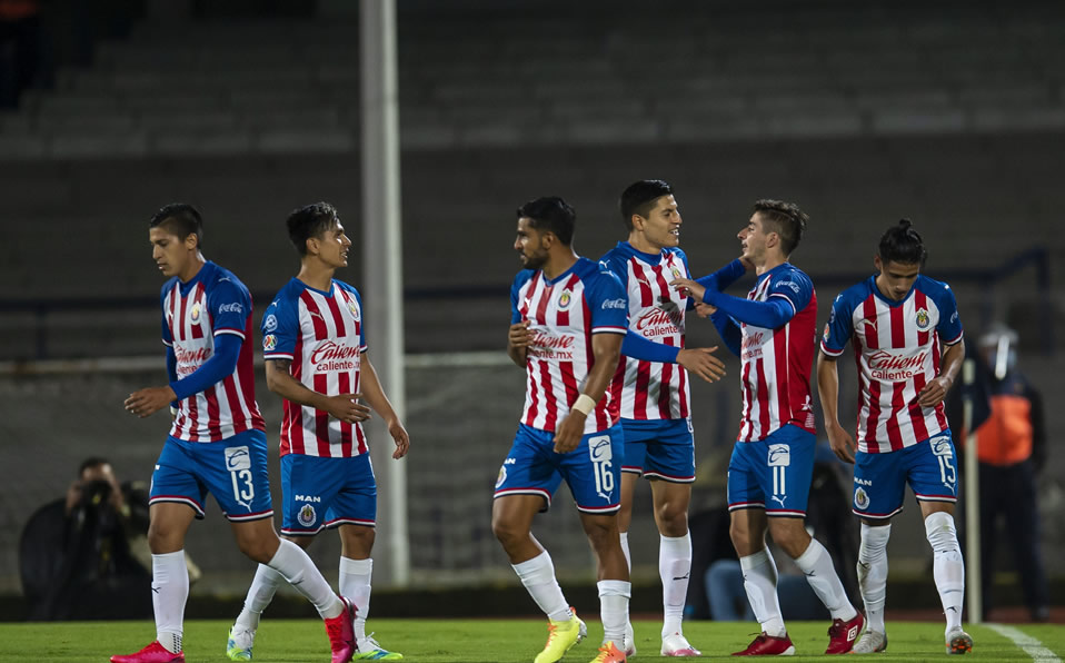 Los jugadores de Chivas celebran el pase a la Final. (Foto: Mexsport)