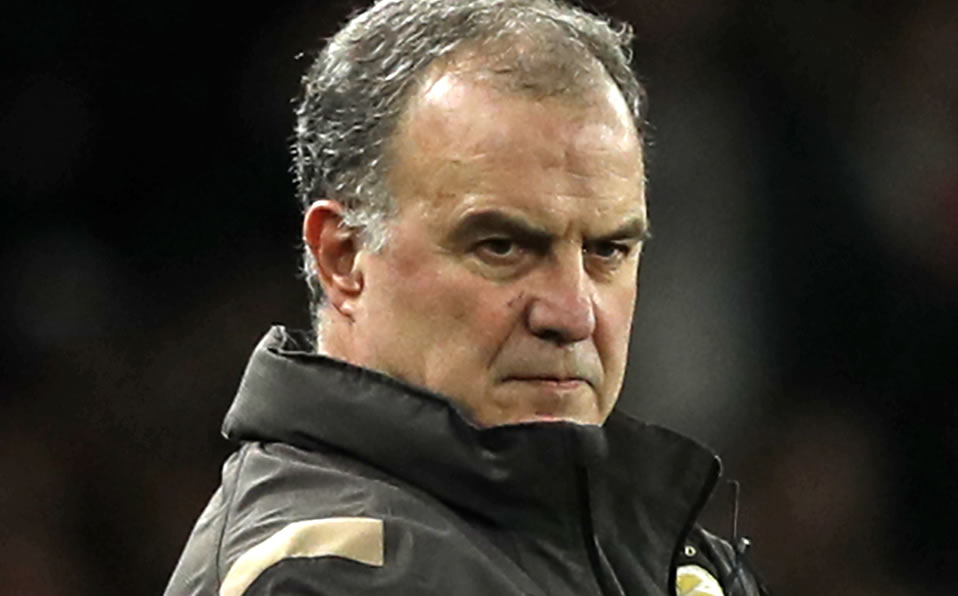 Bielsa tiene pocos títulos como entrenador pese a ser de los estrategas más reconocidos a nivel mundial. (AFP)