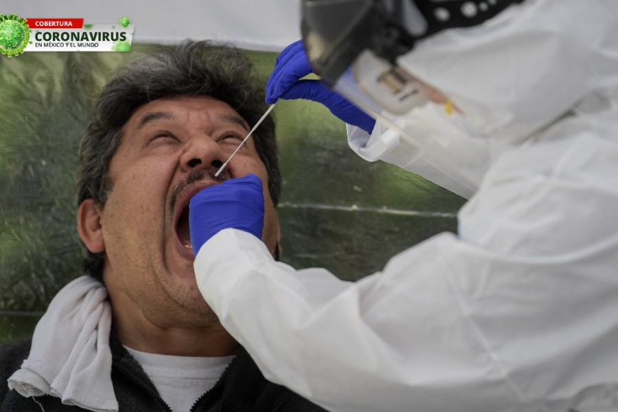 Los científicos siguen en la lucha contra el virus. FOTO: AFP.