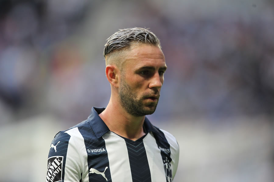 Miguel Layún fue trolleado por Martinoli. (Foto: Imago7)