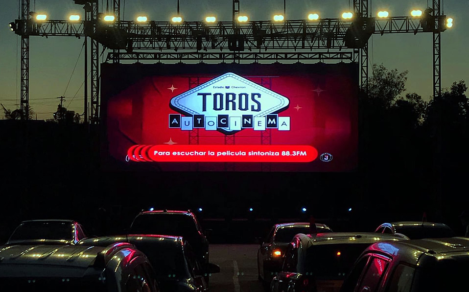 Llegó el autocinema en la casa de los Toros