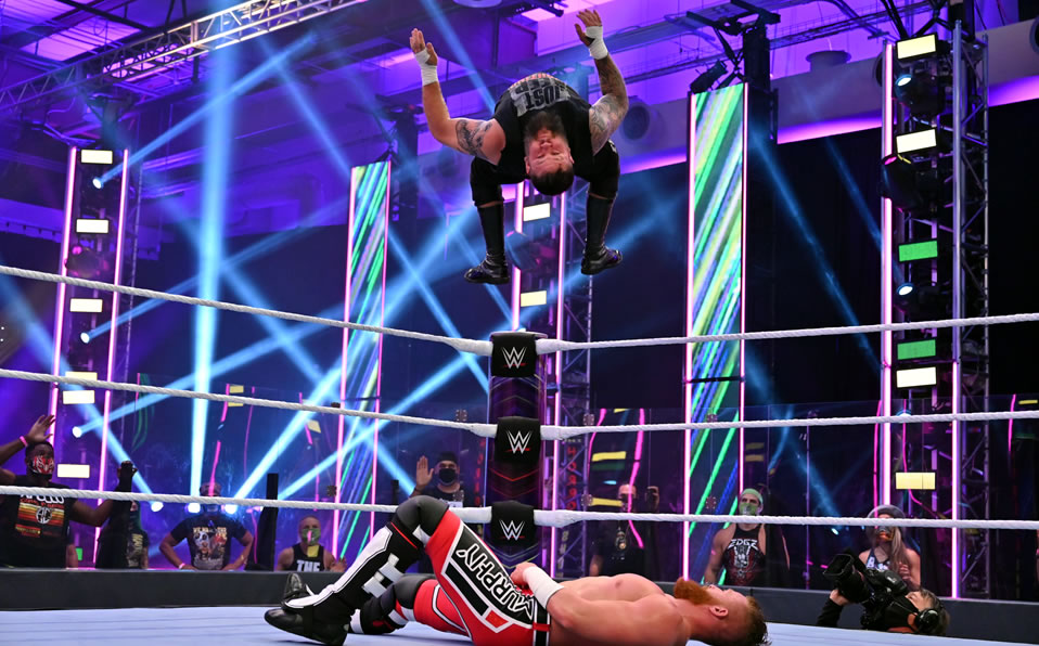 Kevin Owens y Murphy se encargaron de abrir el Show del Horror en el Kickoff.