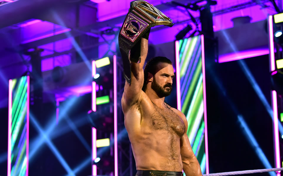 Pero el poder colosal del Psicópata Escocés fue mucho, así es que McIntyre sigue reinando en RAW.
