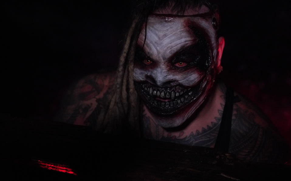 ¿El resultado? Ni nosotros lo sabemos, lo único cierto es que apareció The Fiend y parece que con él terminará la trilogía Strowman-Wyatt próximamente
