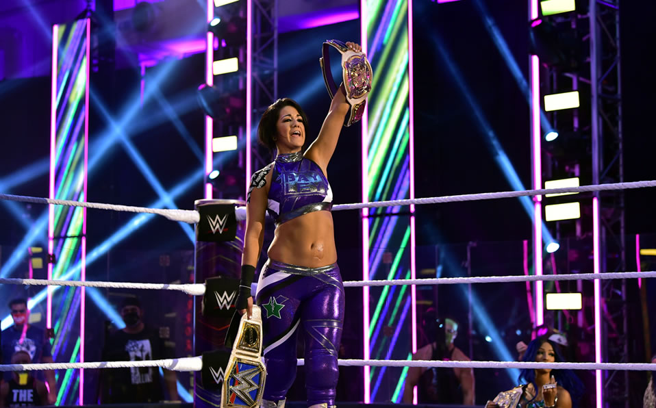 La campeona mantuvo su reinado y sigue siendo conocida como "Bayley dos cinturones".