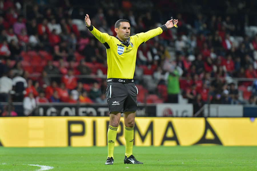César Ramos encabeza a los árbitros para la Jornada 1 del Guard1anes. (Foto: Imago7)