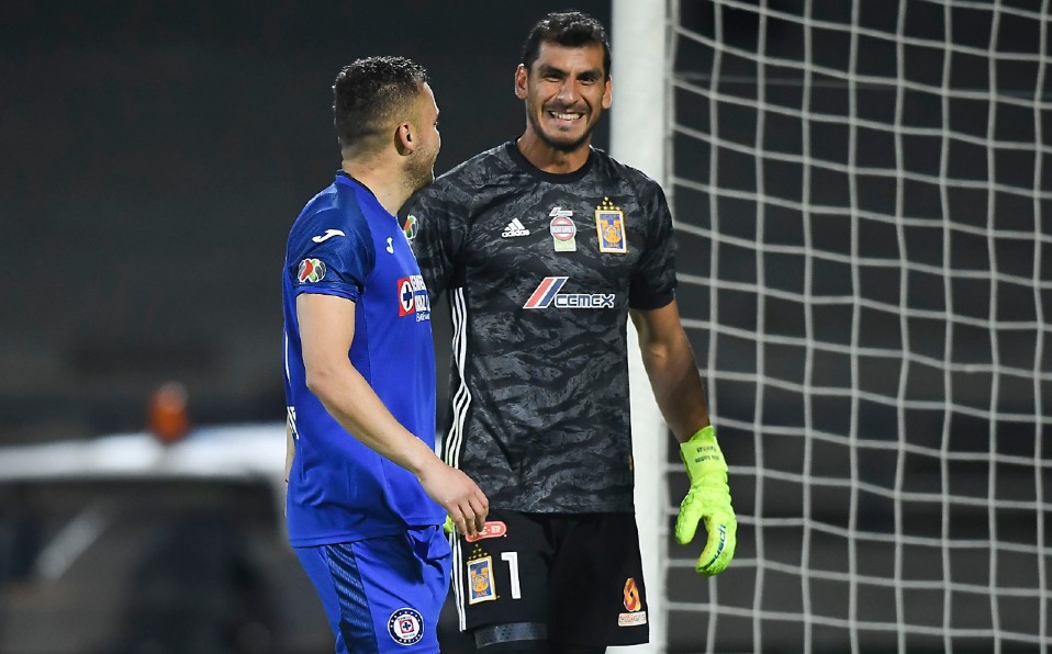 Nahuel y Cabecita, el momento que desató la bronca entre Tigres y Cruz Azul en la Copa GNP.