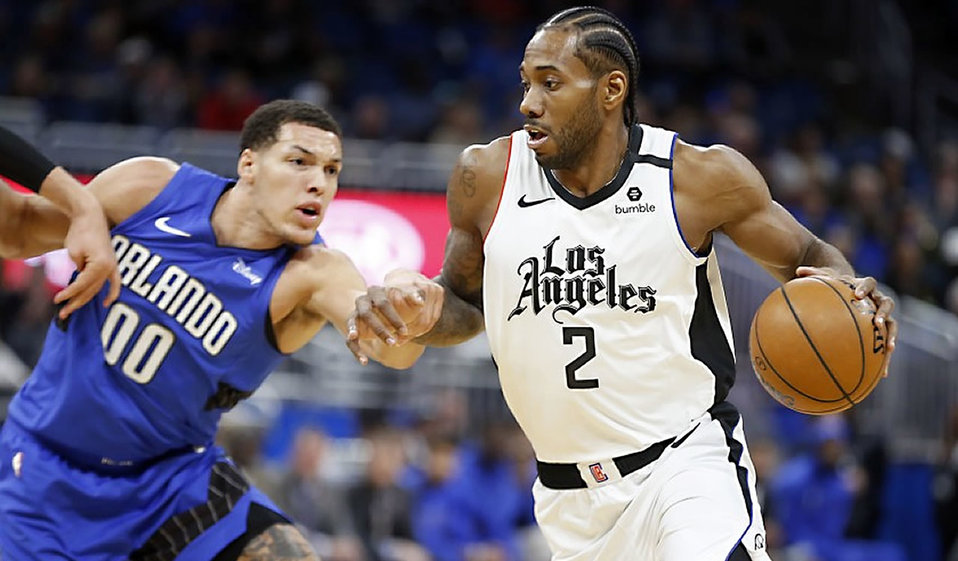 Kawhi Leonard anotó 9 puntos, mientras Aaron Gordon sumó 13 por el Magic. (AP)
