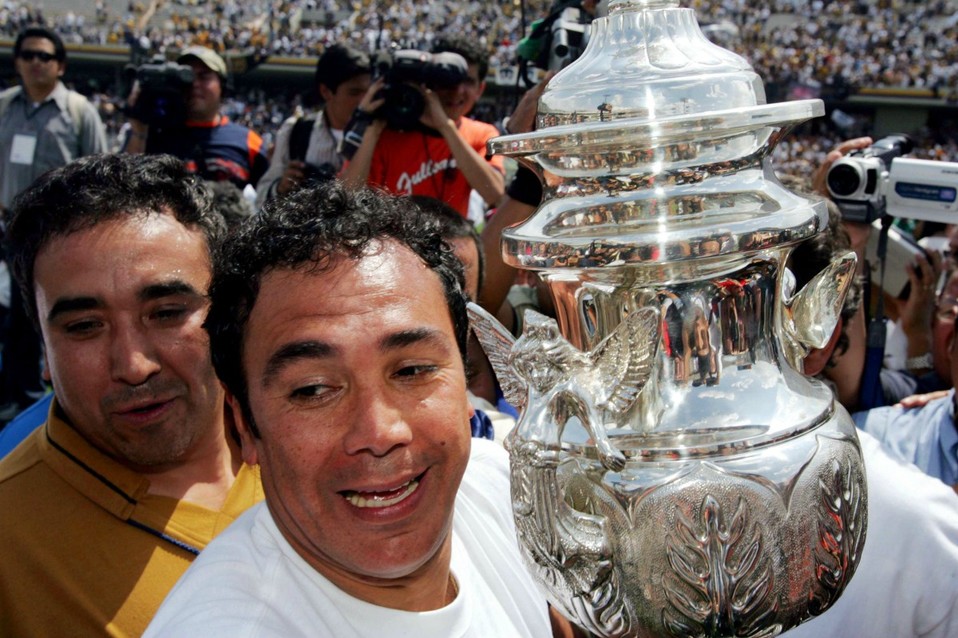 Hugo Sánchez ha reiterado su interés por volver a Pumas (Foto: Mexsport)