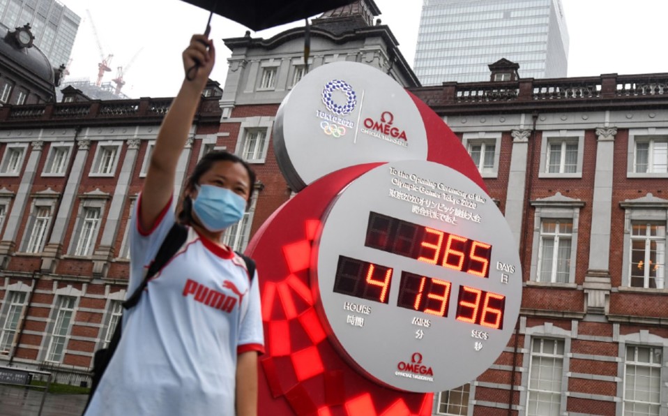 El reloj de la cuenta regresiva de los Juegos Olímpicos de Tokio 2020 marca que faltan 365 días para que se lleven a cabo. Foto: AFP