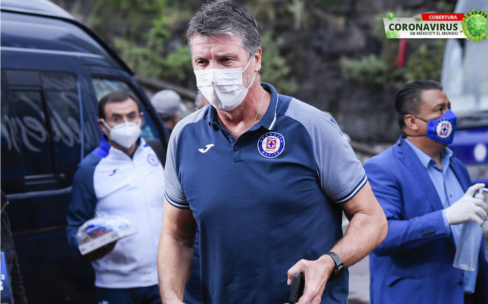 El técnico uruguayo criticó la decisión de arrancar pese a contagios (Imago7)
