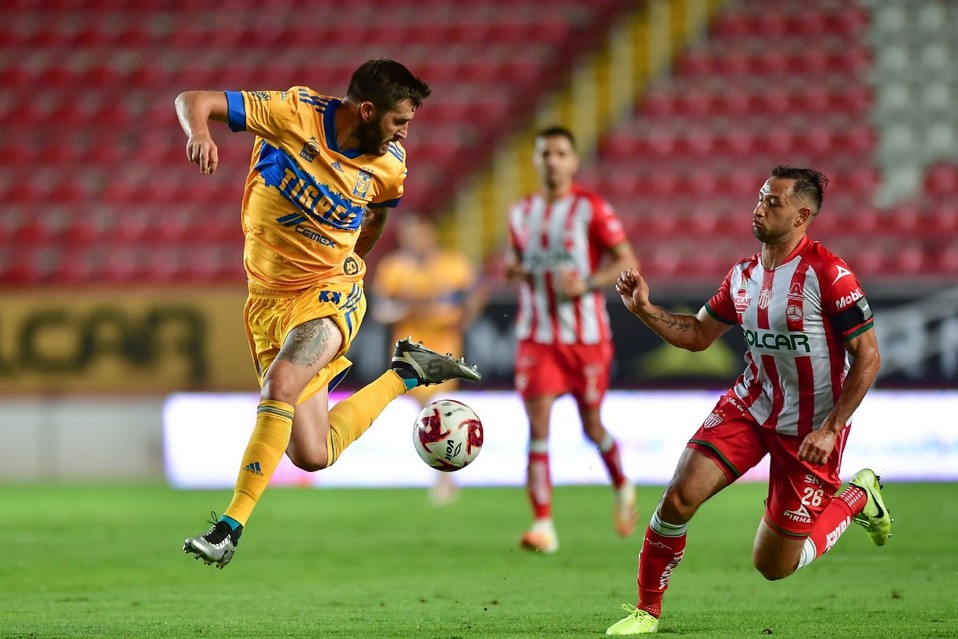 Gignac fue la gran figura de los Tigres ante Necaxa al hacer un doblete. FOTO: Mexsport.