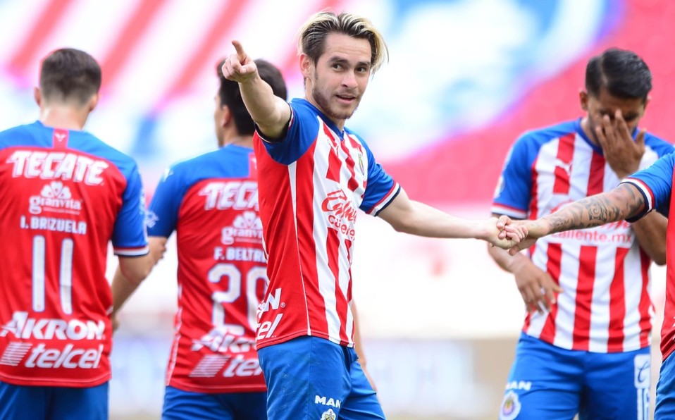 Jesús Angulo busca ser ídolo en las Chivas. Foto: Mexsport