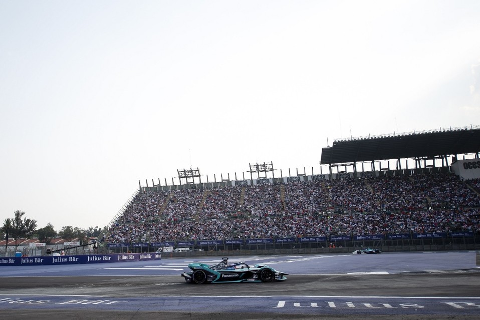 El autódromo cambió el sonido de los motores por el de las películas. FOTO: Mexsport.