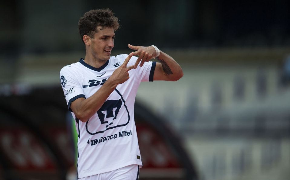 Juan Ignacio Dinenno celebró así uno de sus dos goles. (Foto: Mexsport)