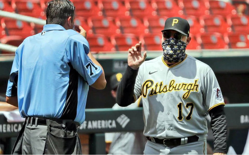 Shelton en la discusión con Baker. (Foto: AP)