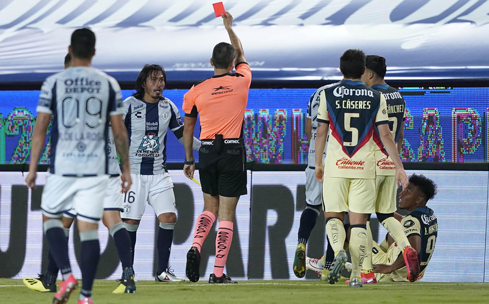 El Burrito se fue por doble amarilla (imago7)