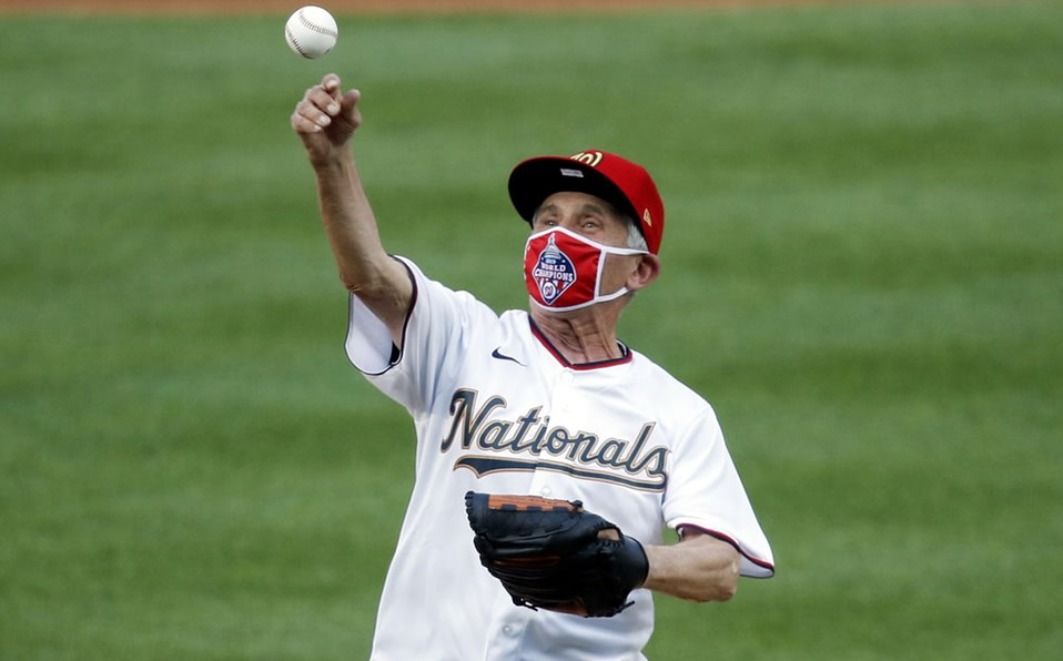 Fauci fue invitado de honor para el primer juego. (Foto: AP)