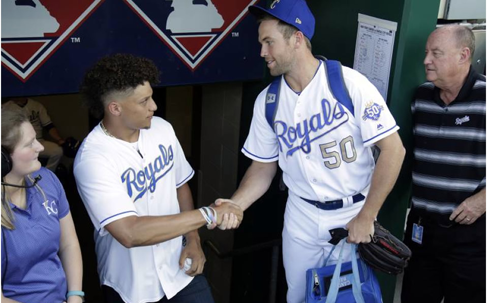 Mahomes quiere profundizar sus raíces en Kansas City. (Foto: AP)