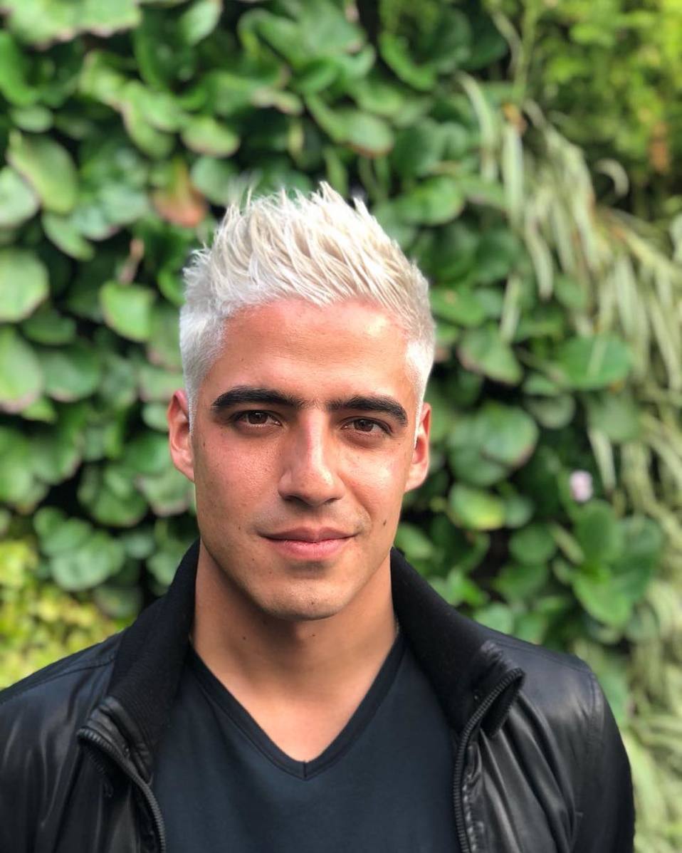 Andrés Vaca llegó a Televisa para hacer dupla con el Pollo Ortiz en las narraciones de futbol y es el que se mantiene de ambos.