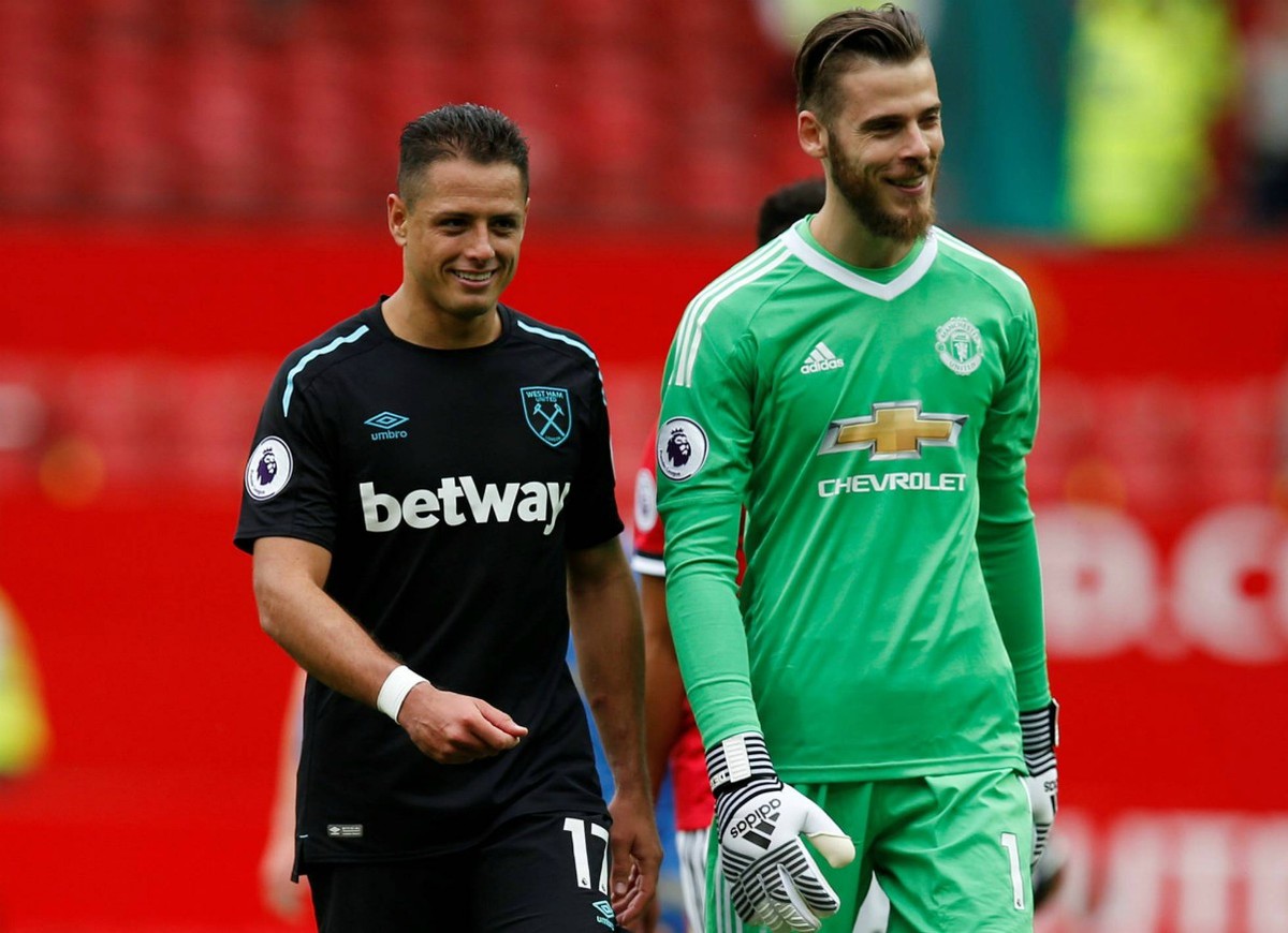 David de Gea estima tanto a Chicharito Hernández que alguna vez dijo que extrañaba verlo en el Manchester United. (Foto:Reuters)