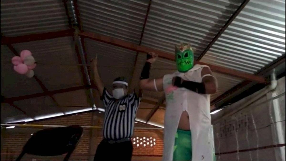 El luchador Coronavirus debutó frente a 50 espectadores