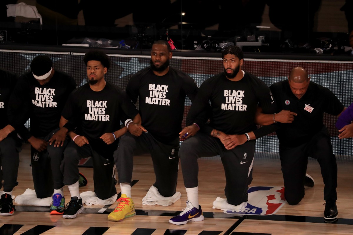 LeBron encabezó las protestas contra el racismo en el regreso de la NBA. FOTO: AFP.