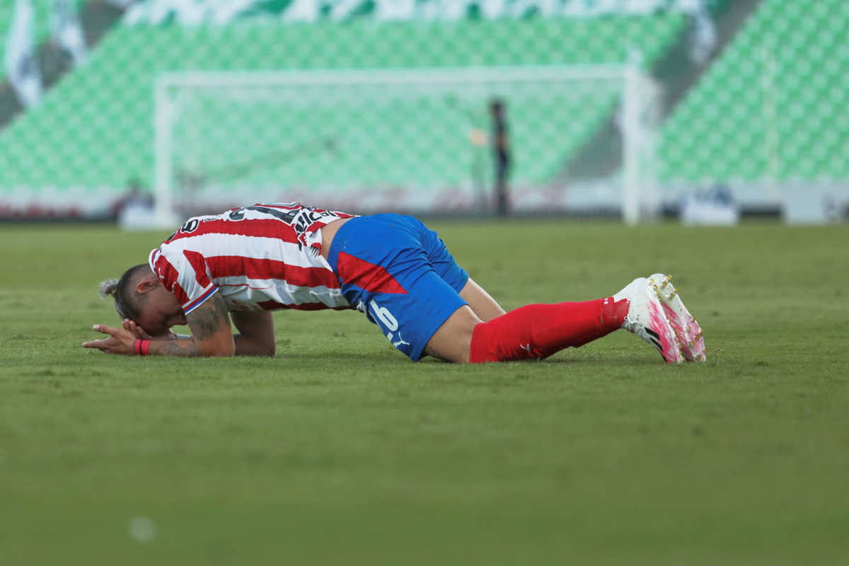 Chivas perdió su primer encuentro en el Guard1anes 2020. (Foto: Imago7)