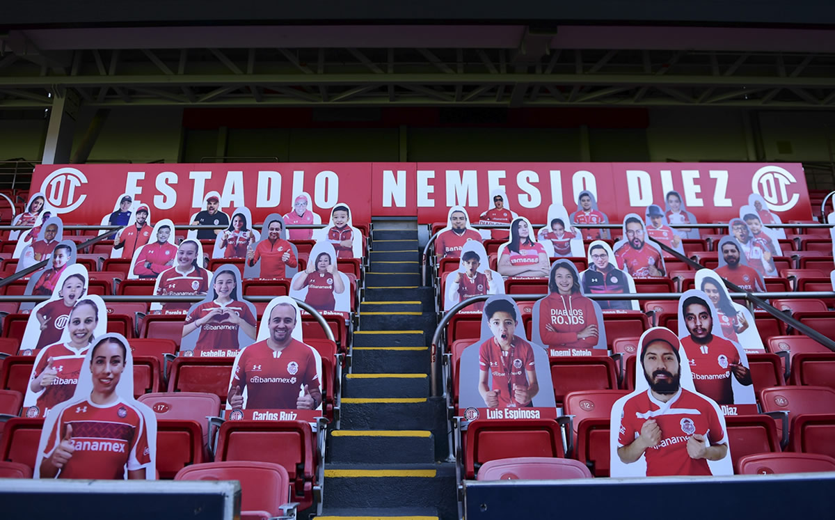 La directiva dell Toluca colocó estas imágenes en las tribunas del Nemesio Diez. (Foto: Mexsport)
