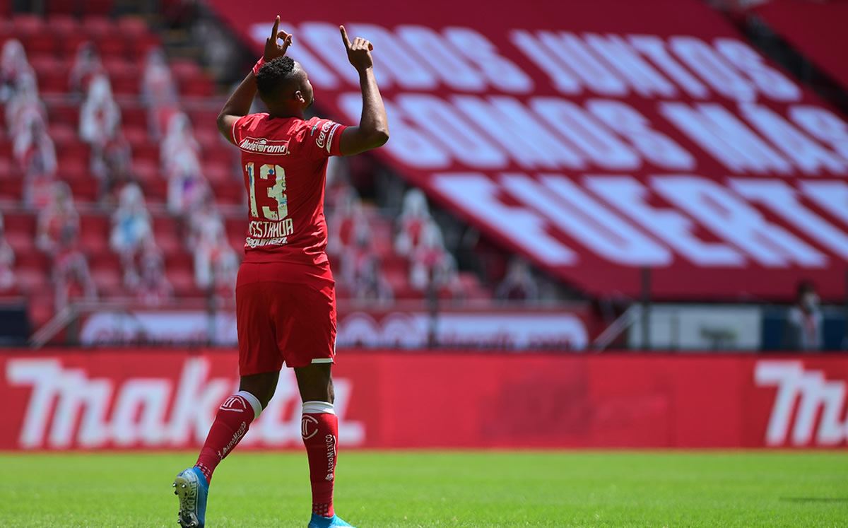 Michael Estrada celebra el 1-0 ante Atlético de San Luis. (Foto: Mexsport)