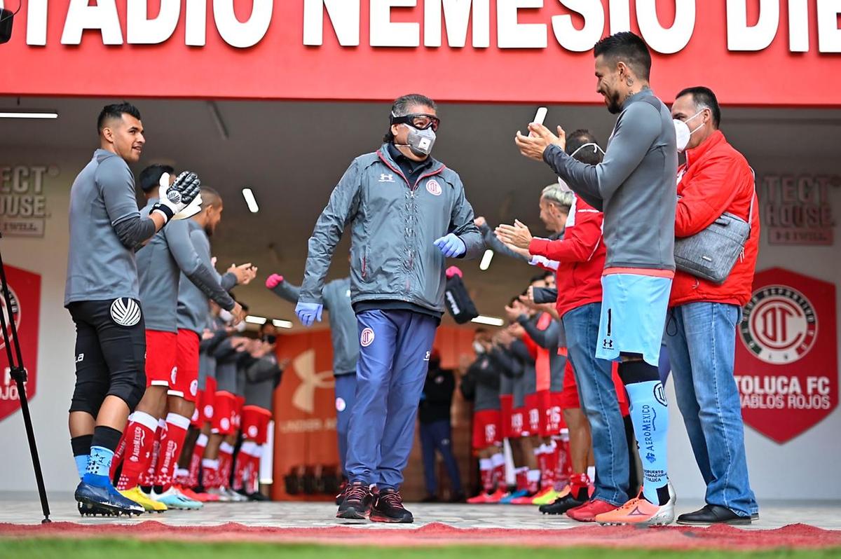 Toluca rinde homenaje a cuerpo médico, previo al duelo ante San Luis