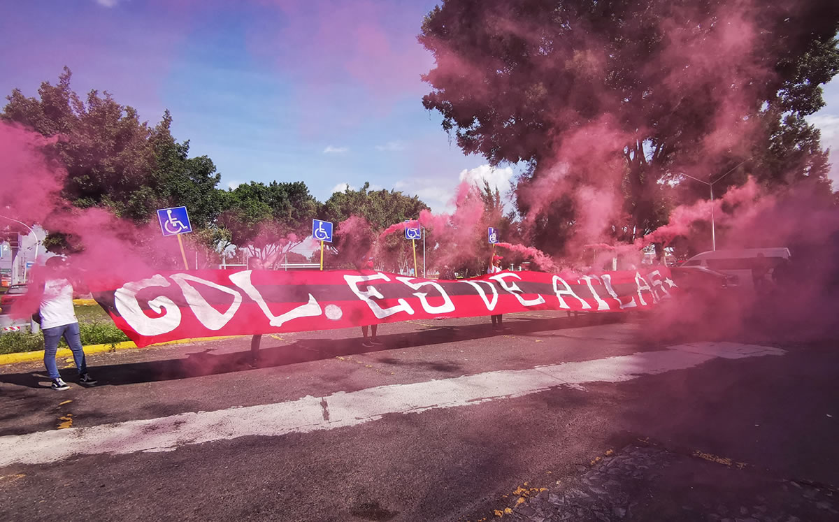 Fans rojinegros se dieron cita en el Jalisco (Imago7)