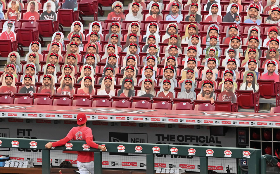 Joey Votto compraría 100 imágenes de cartón con su foto