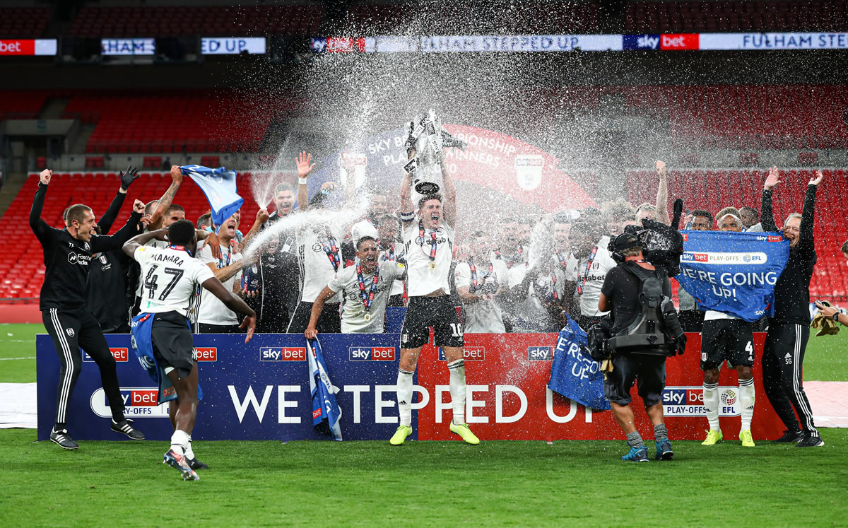 Los jugadores celebran el ascenso a la Premier League. (Foto: @FulhamFC)