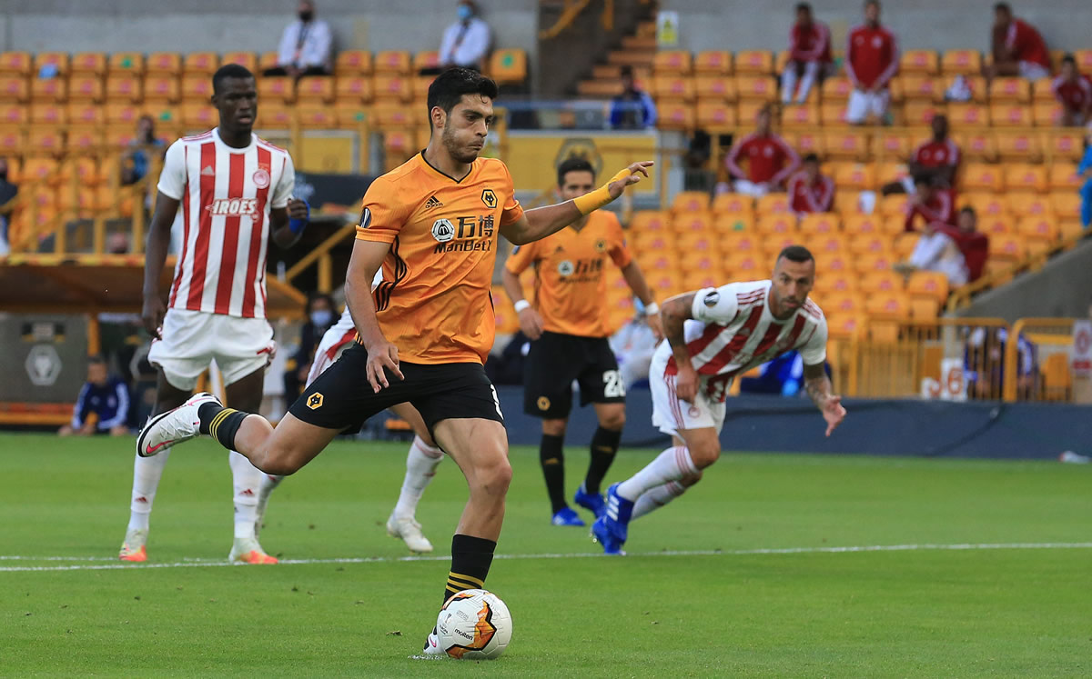 Raúl Jiménez volvió a anotar con los Wolves. (Foto: AFP)